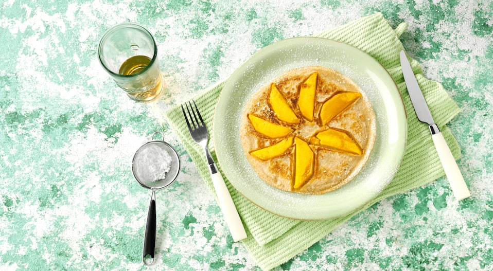 Kokos-Grieß-Pfannkuchen mit Mango 
