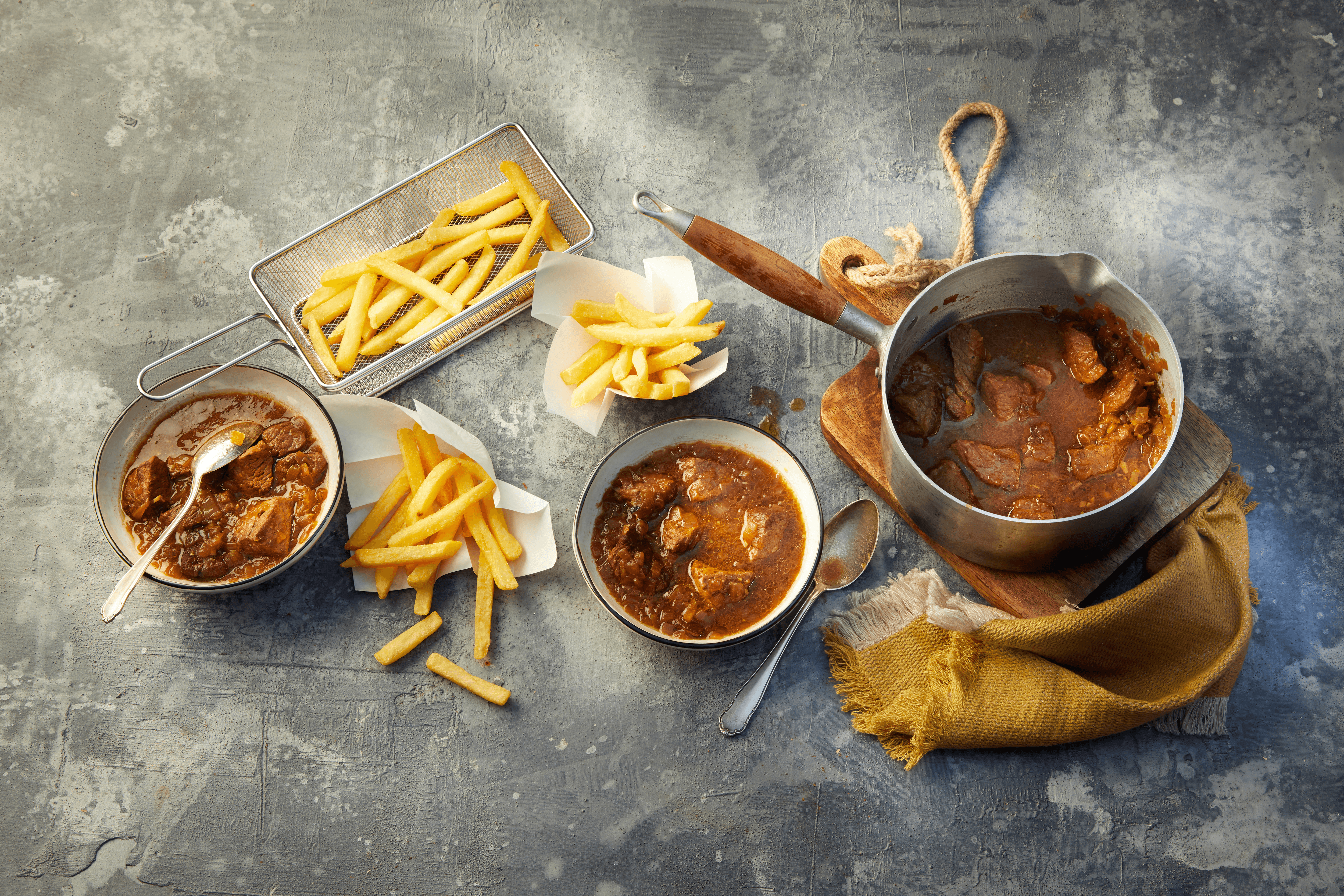 Stoofvlees: Belgisches Bier-Gulasch Rezept - REWE.de