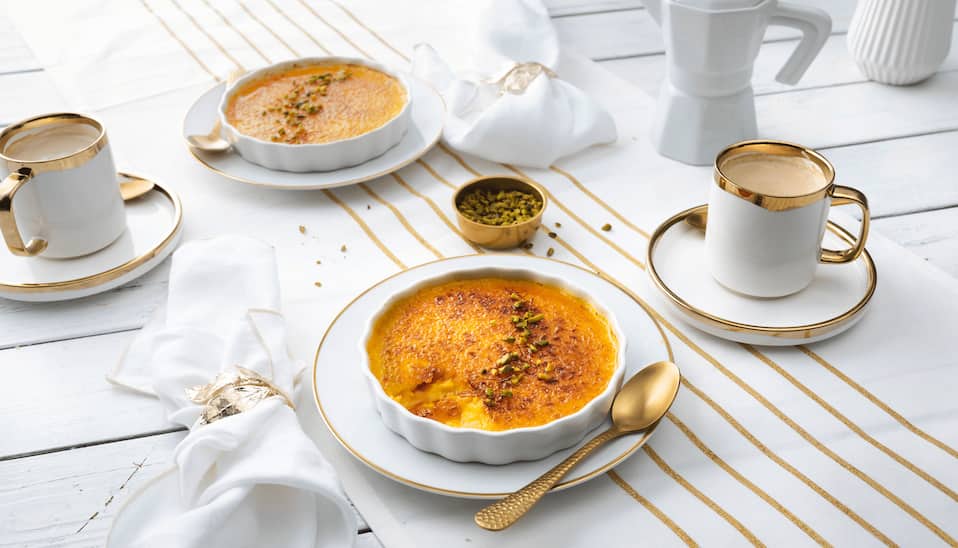 Crème brûlée mit Safran und Pistazien
