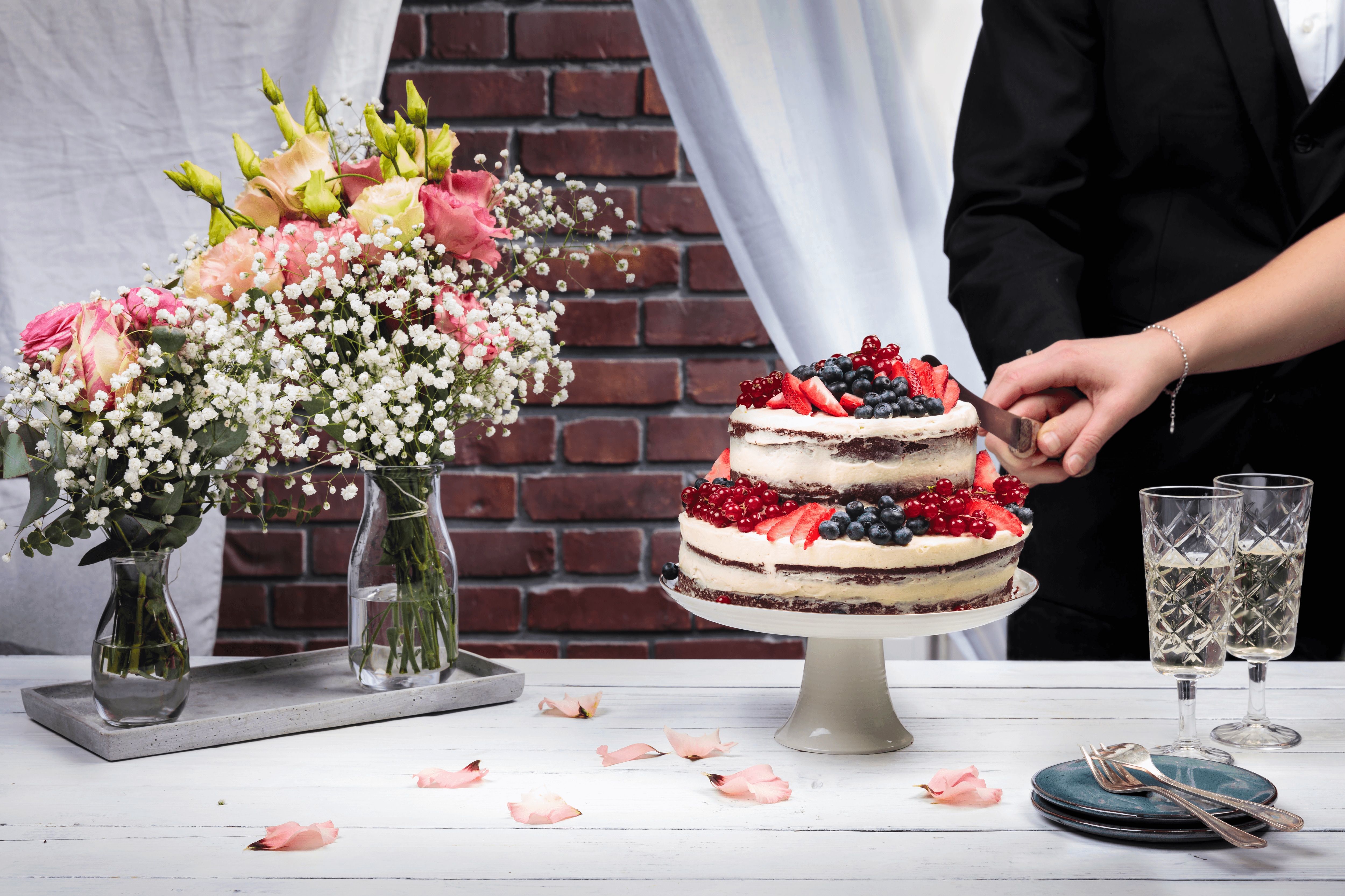 Naked Cake Hochzeitstorte mit Beeren