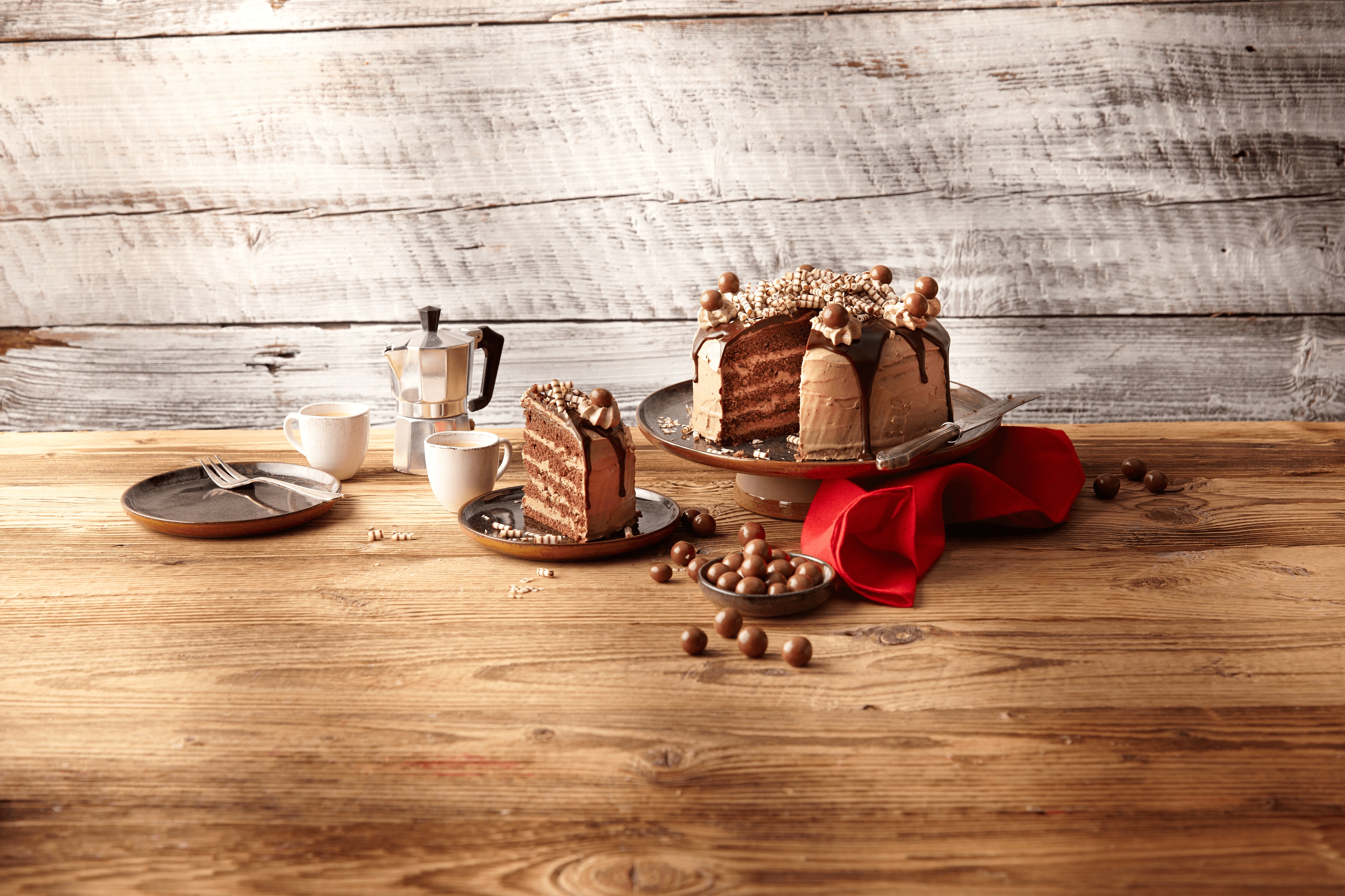 Drip Cake mit Schokolade & Haselnüssen