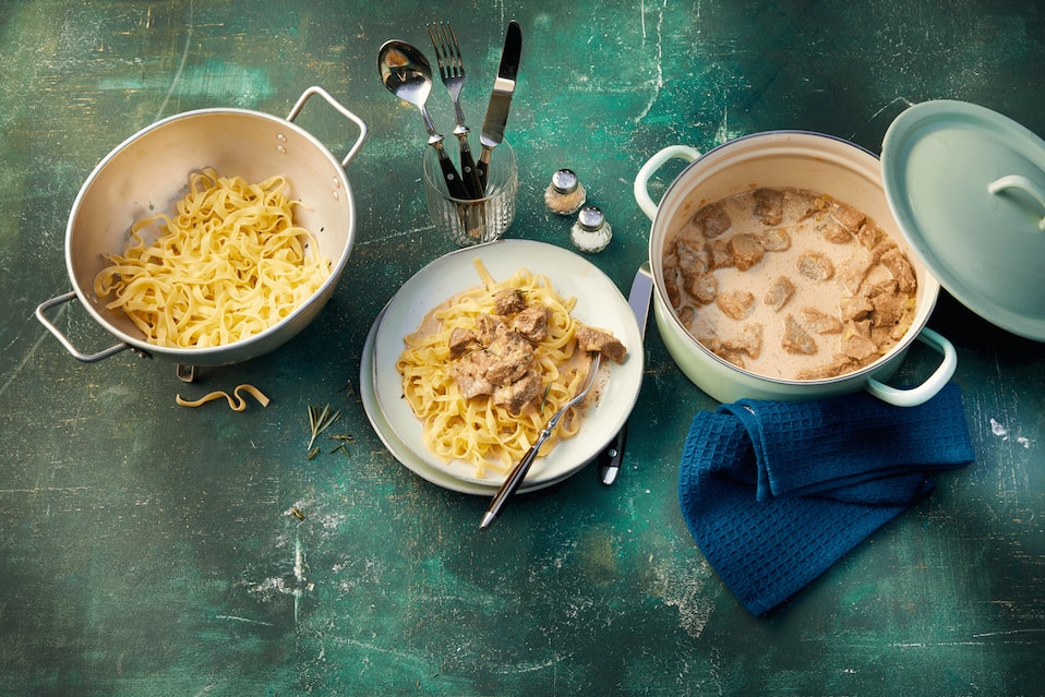 Kalbsragout in Biersoße an Tagliatelle