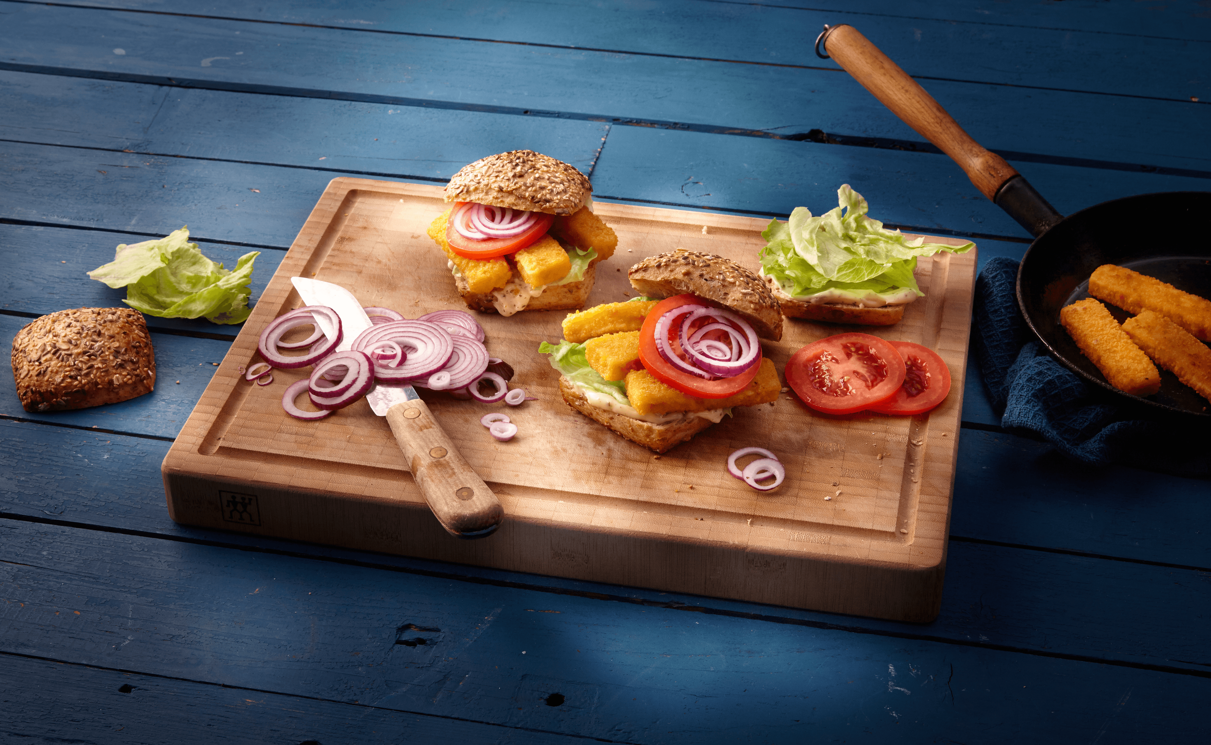 Fischstäbchen-Burger mit Remoulade Rezept - REWE.de