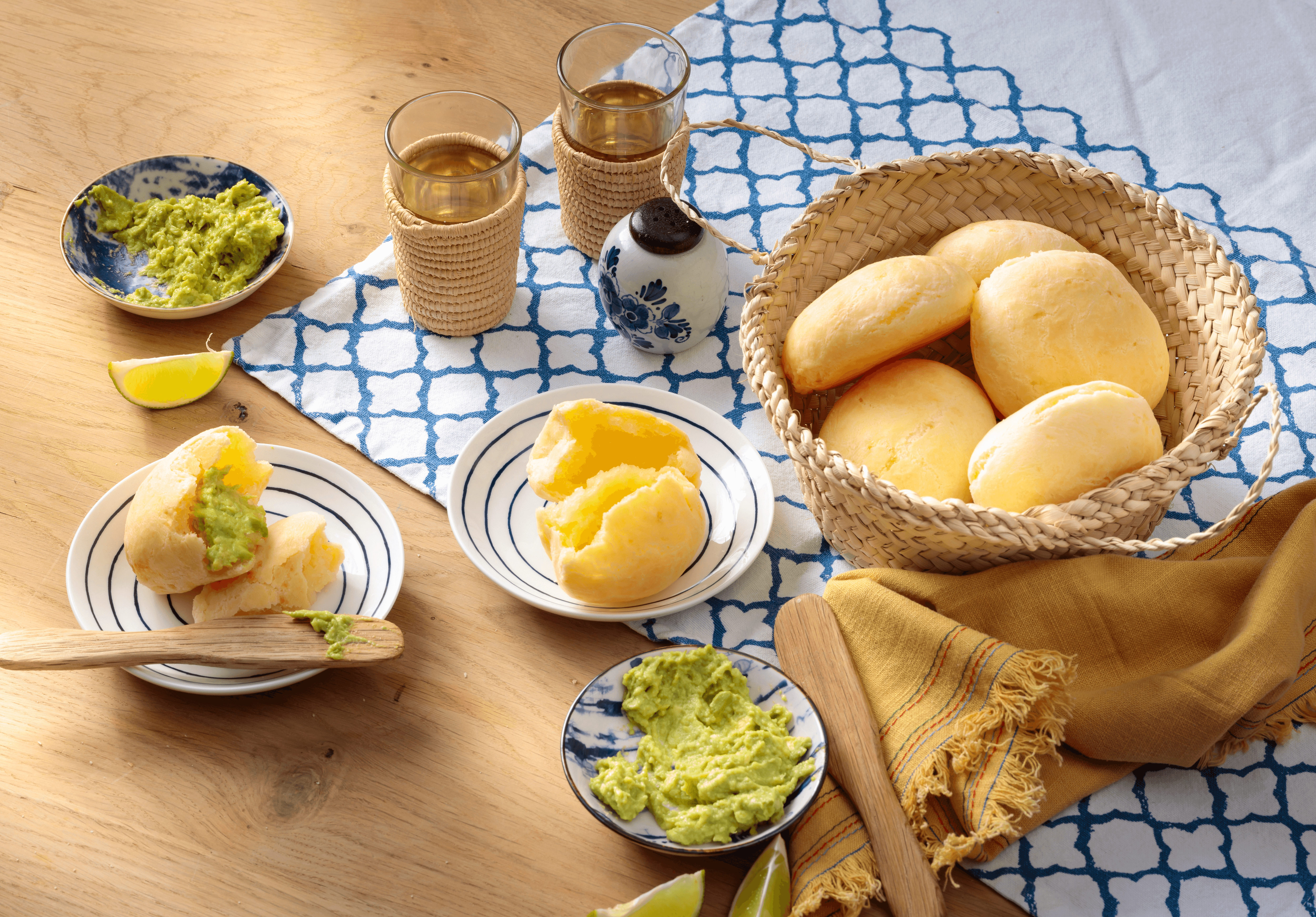 Pao de Queijo: Brasilianische Käsebrötchen Rezept - REWE.de