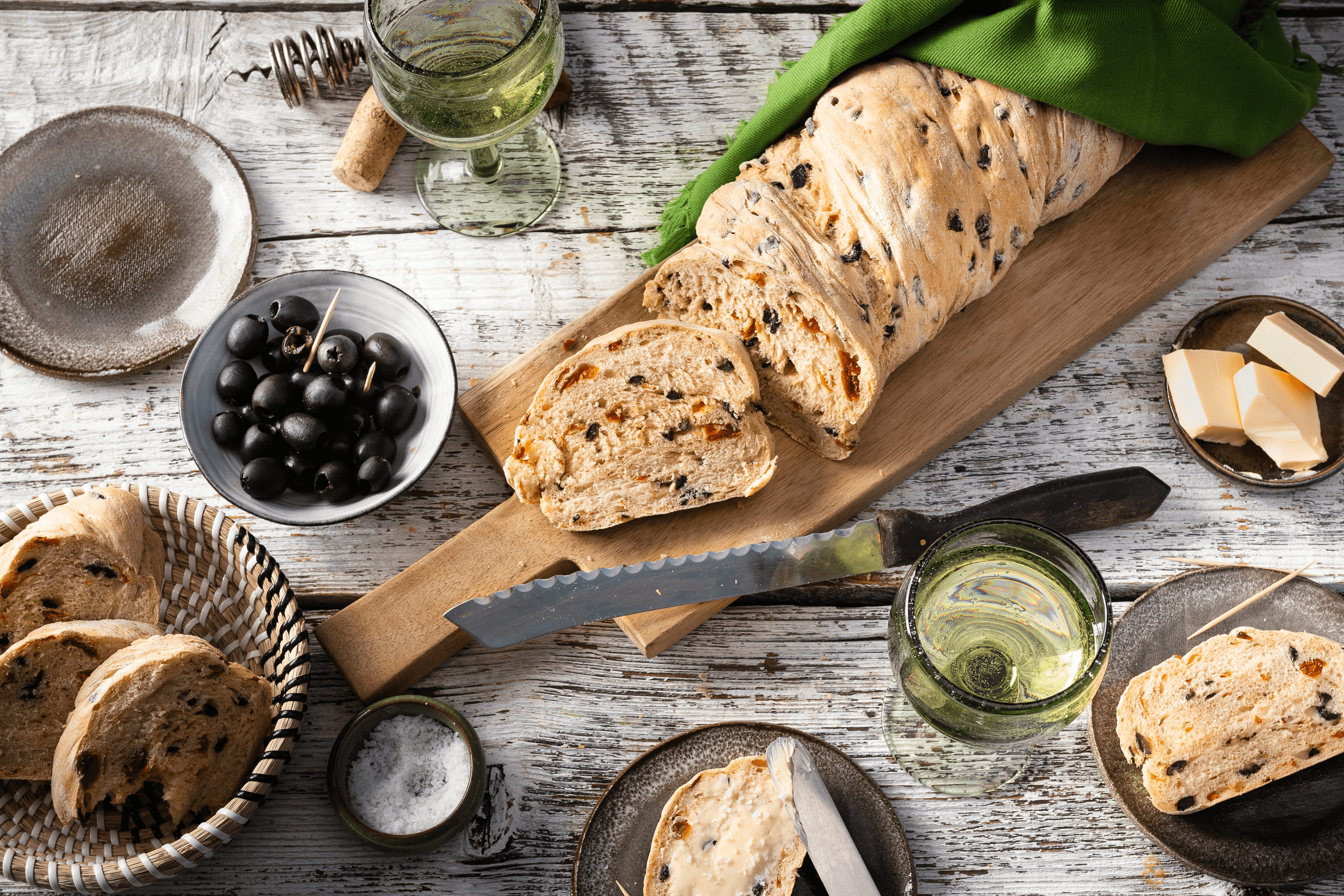 Würziges Olivenbrot Rezept - REWE.de