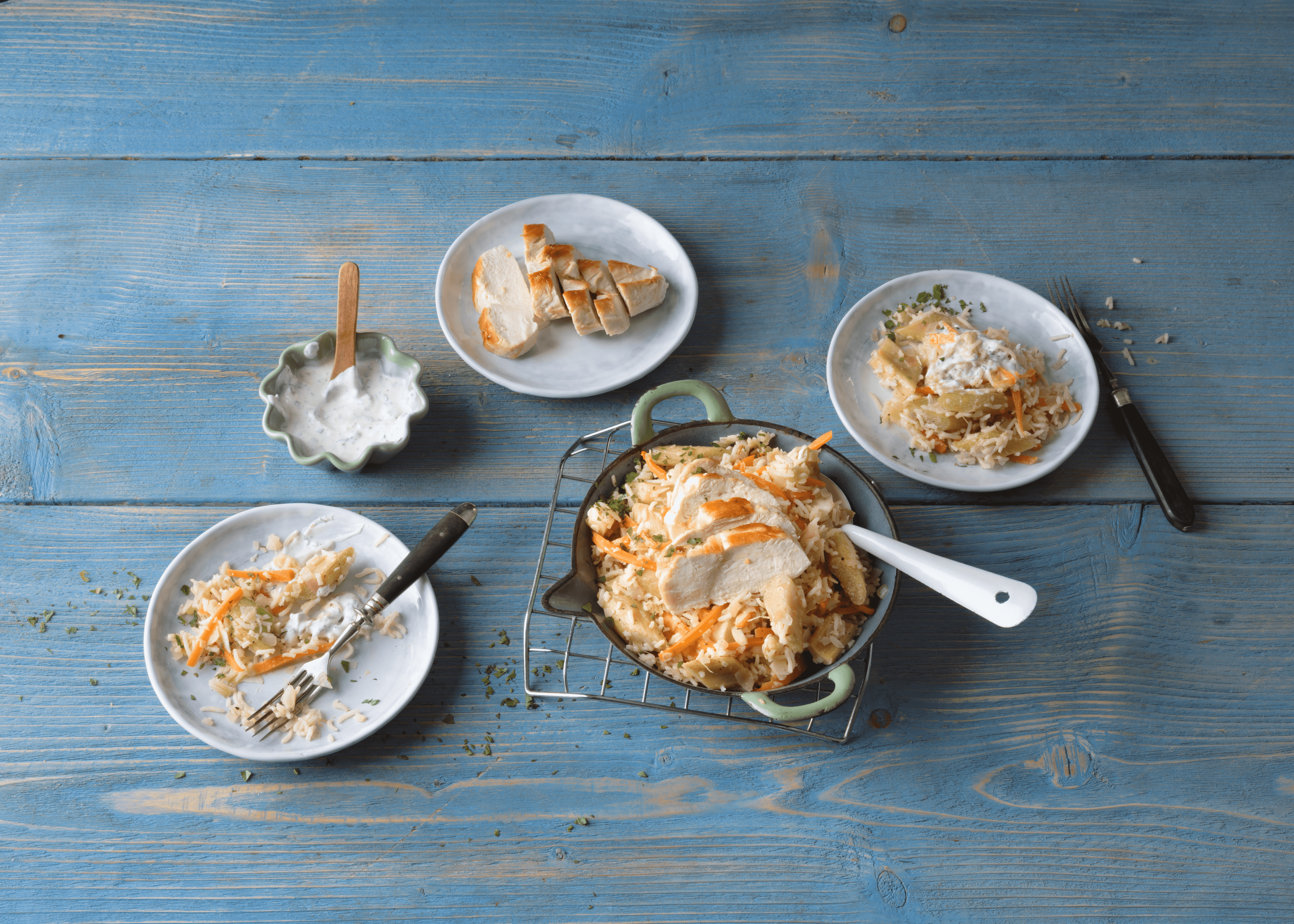 Rhabarber-Reis mit Hähnchen &amp; Kräuterjoghurt Rezept - REWE.de