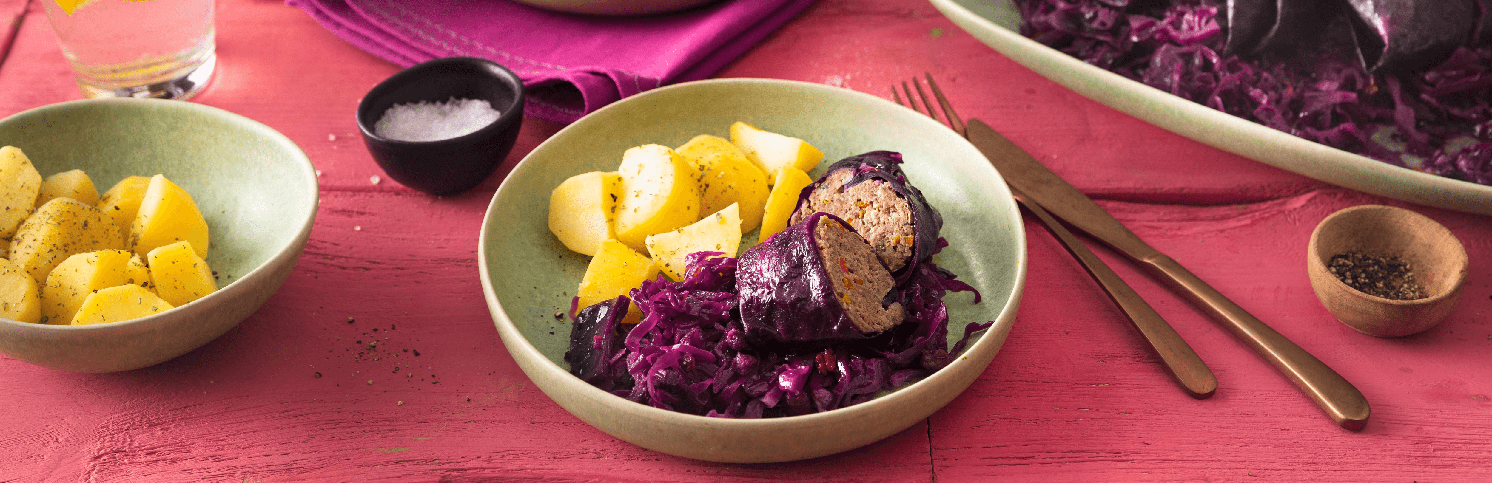 Herzhafte Rotkohlrouladen Rezept - REWE.de