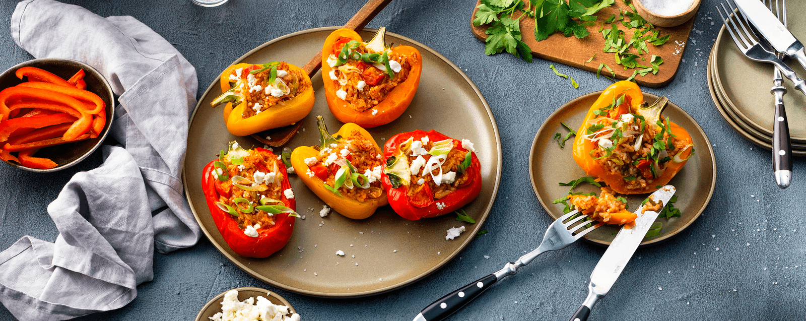 Gefüllte Paprika mit Reis und Feta Rezept - REWE.de