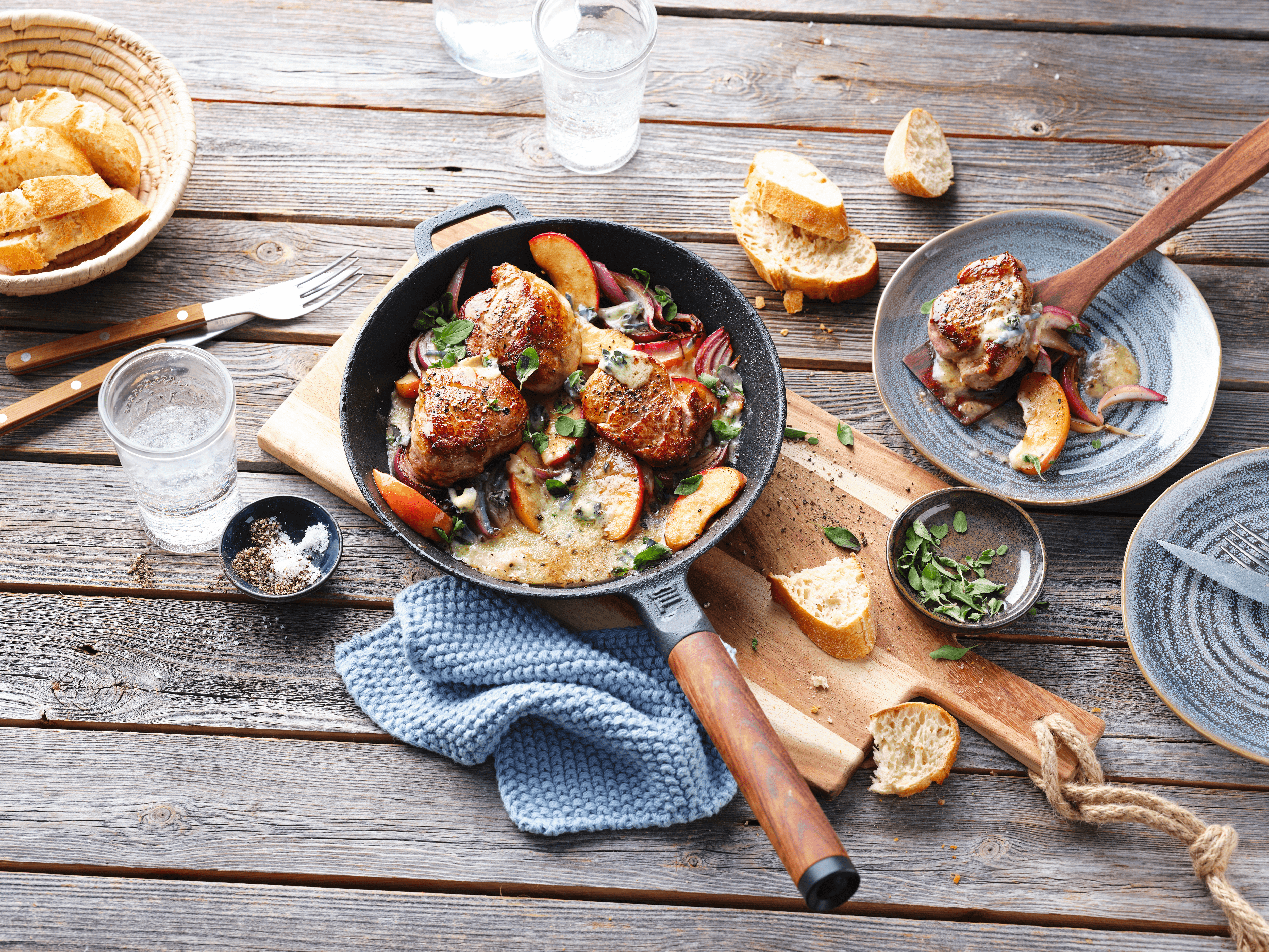 Überbackene Schweinefilet-Medaillons mit Apfel Rezept - REWE.de