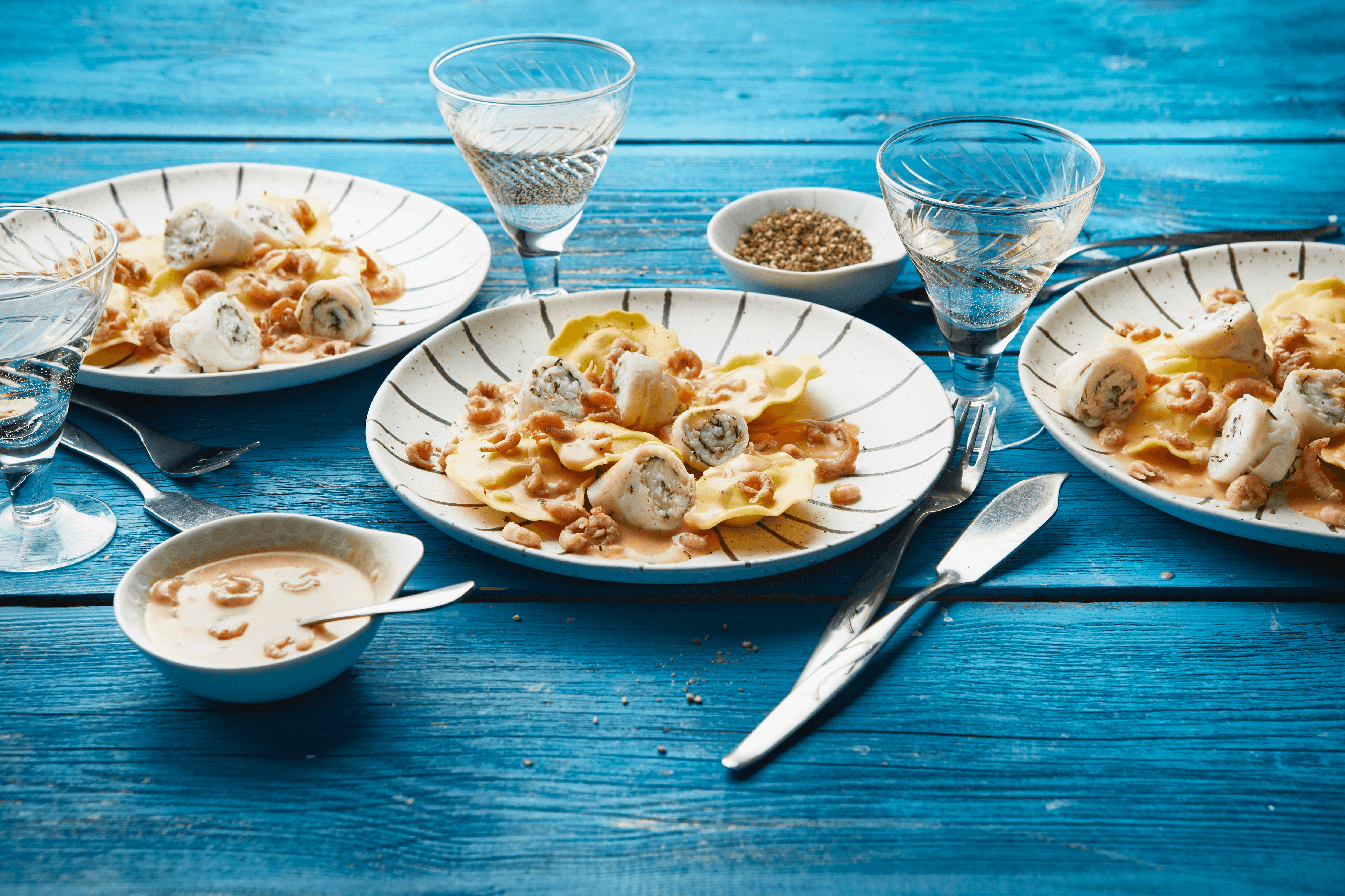 Schollenröllchen mit Krabbensoße Rezept - REWE.de