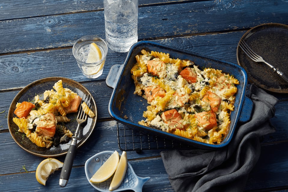 Schneller Nudelauflauf mit Lachs und Spinat