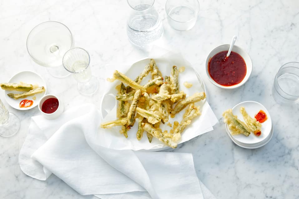 Grüner Spargel Tempura mit Dip