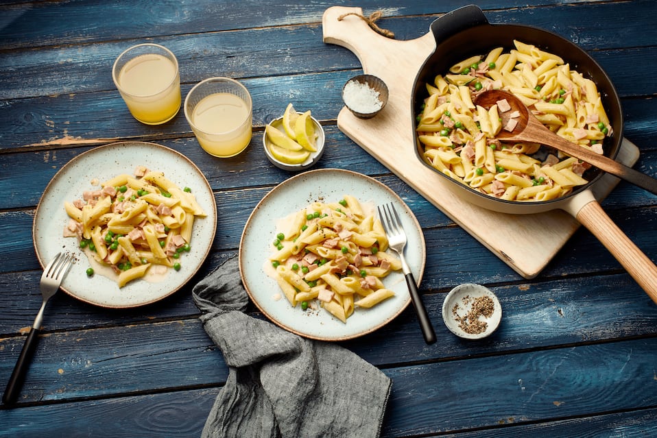 Penne mit Erbsen-Schinken-Sahne-Sauce