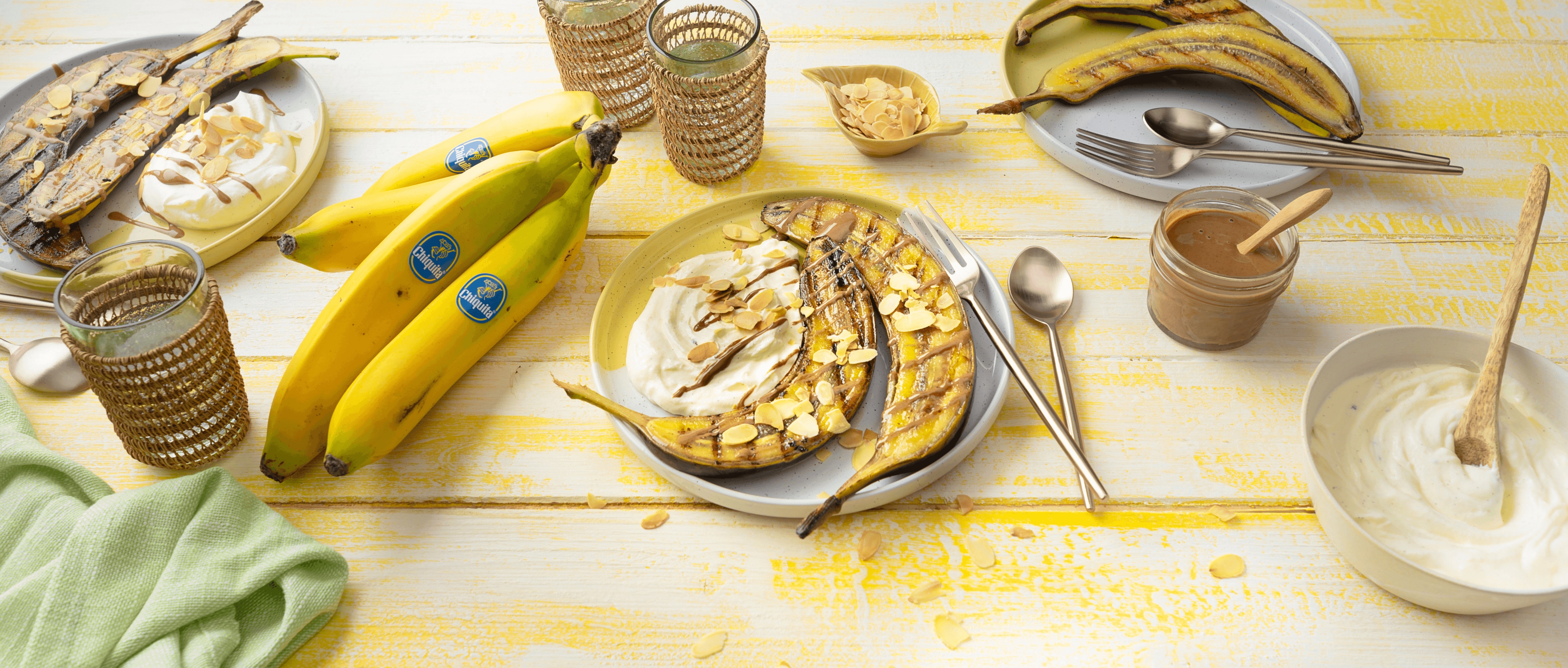 Gegrillte Chiquita Bananen mit Vanilleskyr und Mandeln