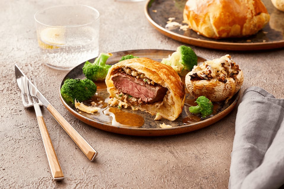 Filetsteaks à la Wellington mit gefüllten Champignons