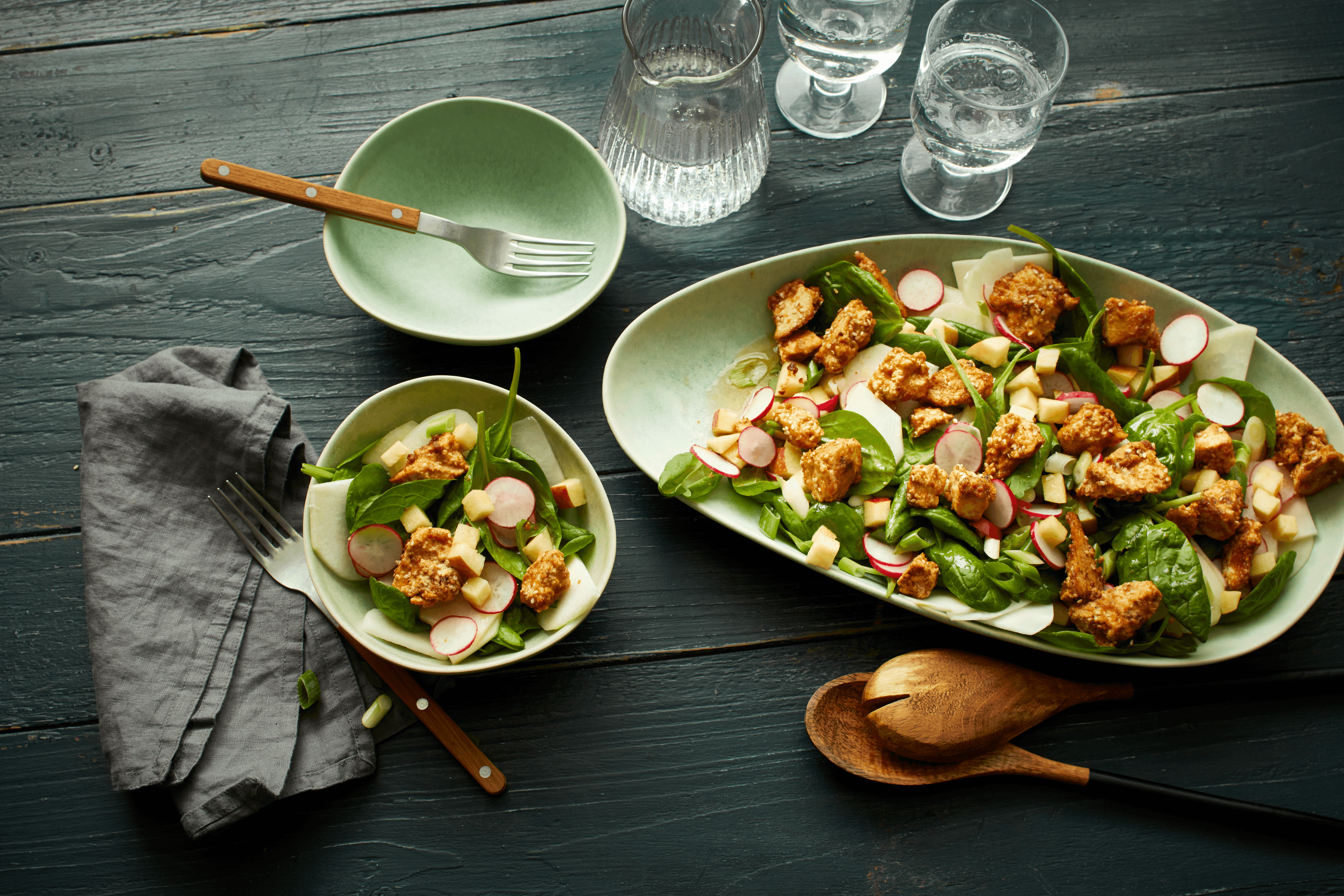 Herbstsalat mit Erdnuss-Tofu