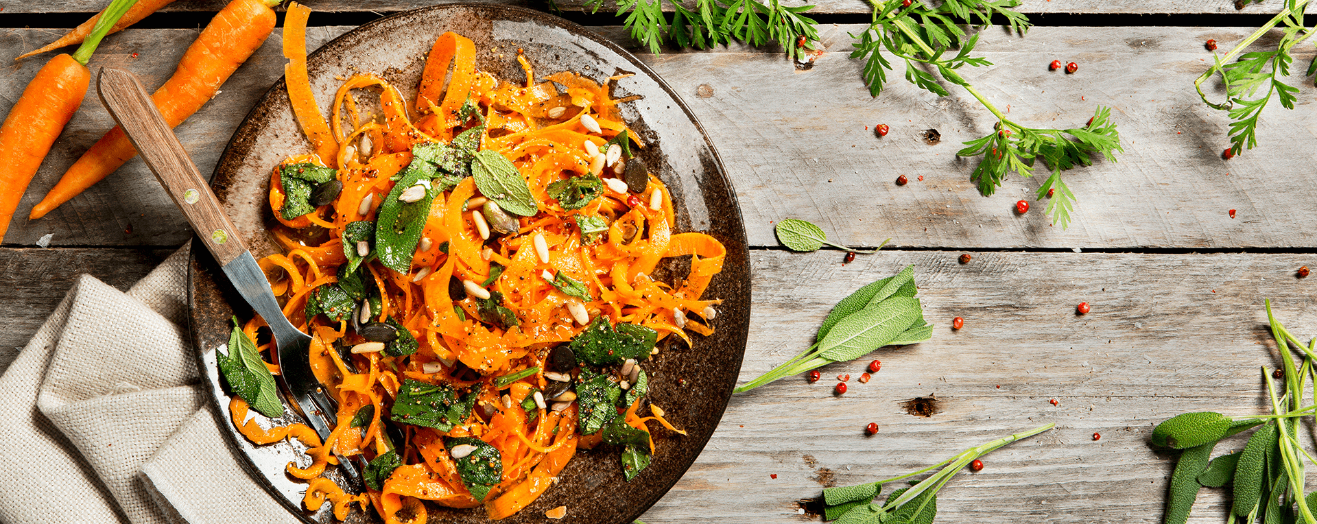 Möhrensalat mit Apfel-Vinaigrette und Salbei Rezept - REWE.de