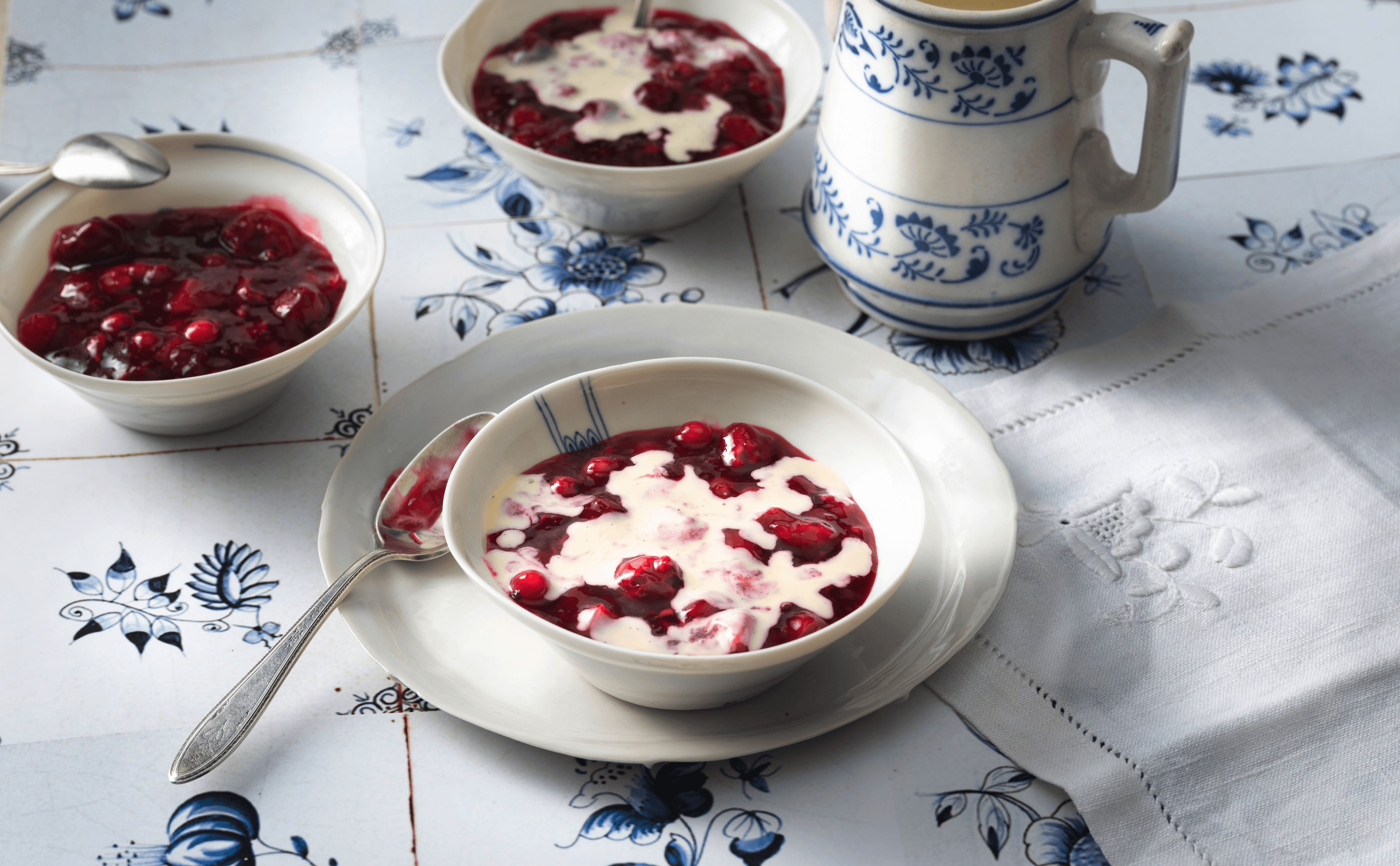 Rote Grütze mit Vanillesoße Rezept - REWE.de