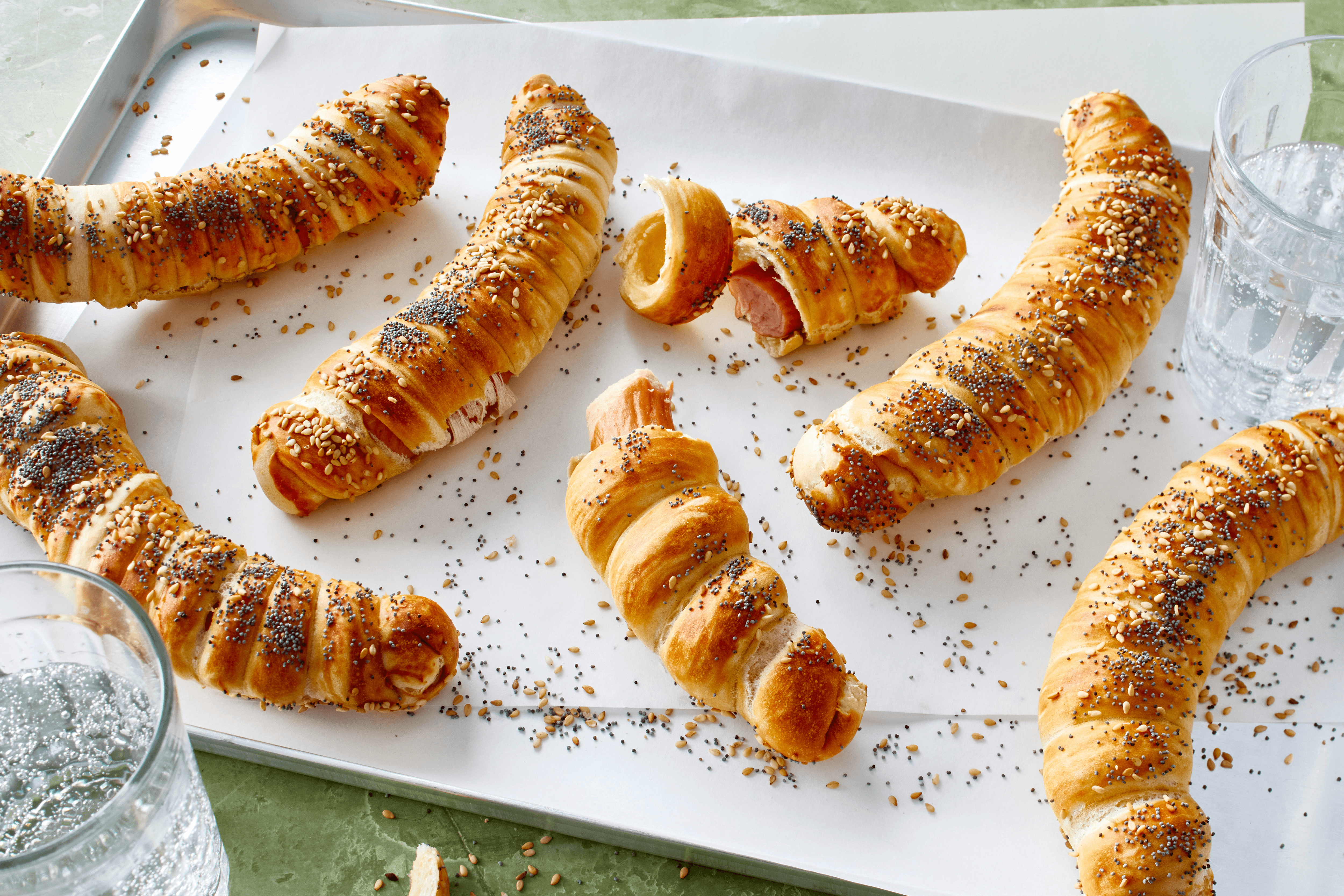 Wiener im Brezenteig Rezept - REWE.de