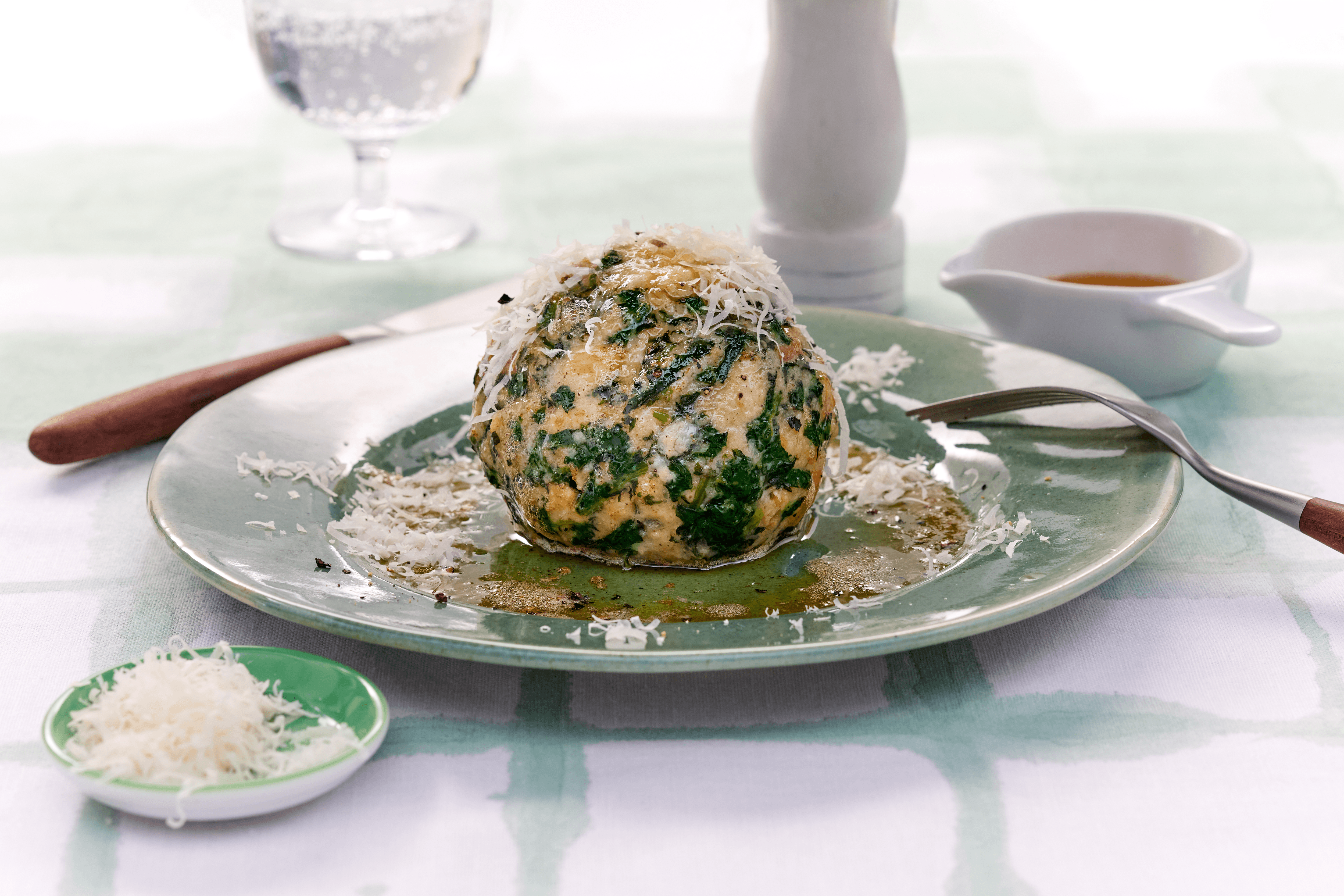 Spinatknödel mit Parmesan Rezept - REWE.de