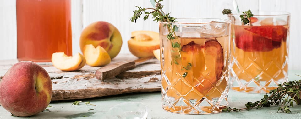 Alkoholfreier Mango-Maracuja-Rhabarber-Cocktail