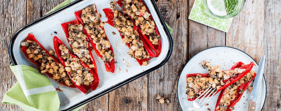 Spitzpaprika mit Brot-Pilz-Füllung