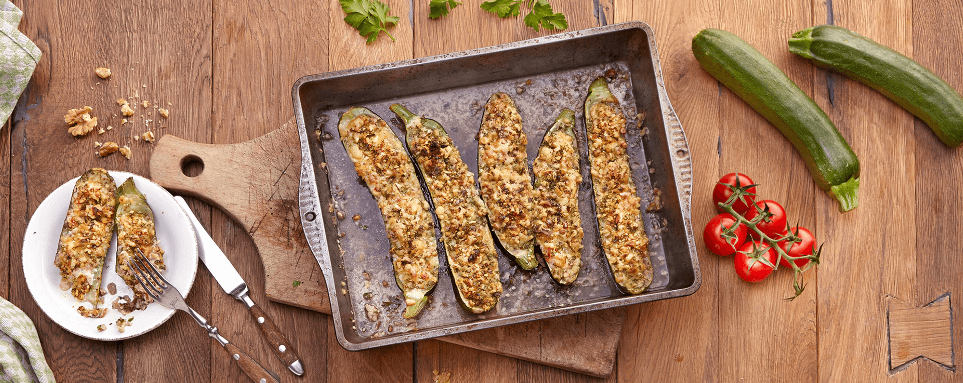 Gefüllte Zucchini mit Nuss-Kruste Rezept - REWE.de