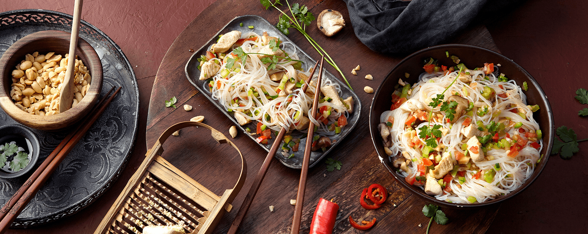 Thailändischer Glasnudelsalat mit Hähnchen &amp; Erdnüssen Rezept - REWE.de