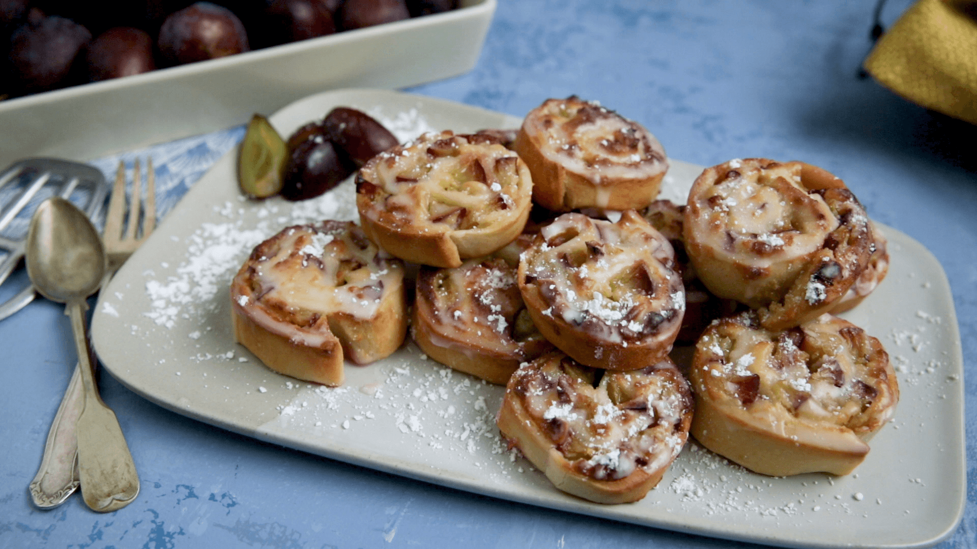 Marzipanschnecken mit Zwetschgen Rezept - REWE.de