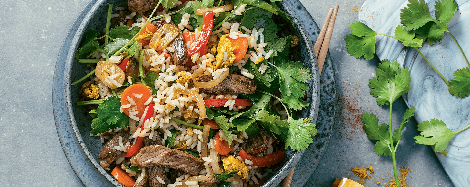 Asiatischer Reissalat mit Rindfleisch