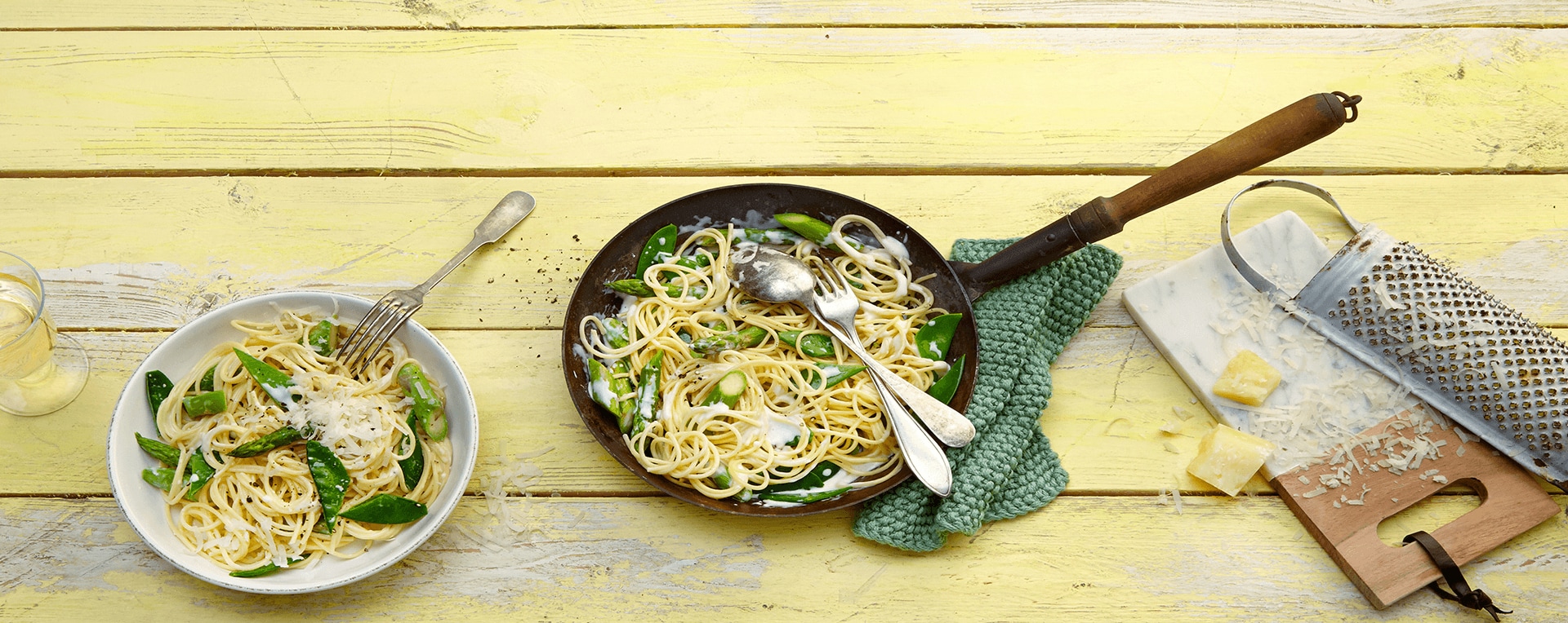 Schnelle Spaghettini mit Zuckerschoten und grünem Spargel