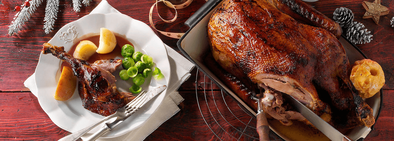 Gänsebraten mit Rosenkohl, Kartoffelknödel und Bratapfel Rezept - REWE.de