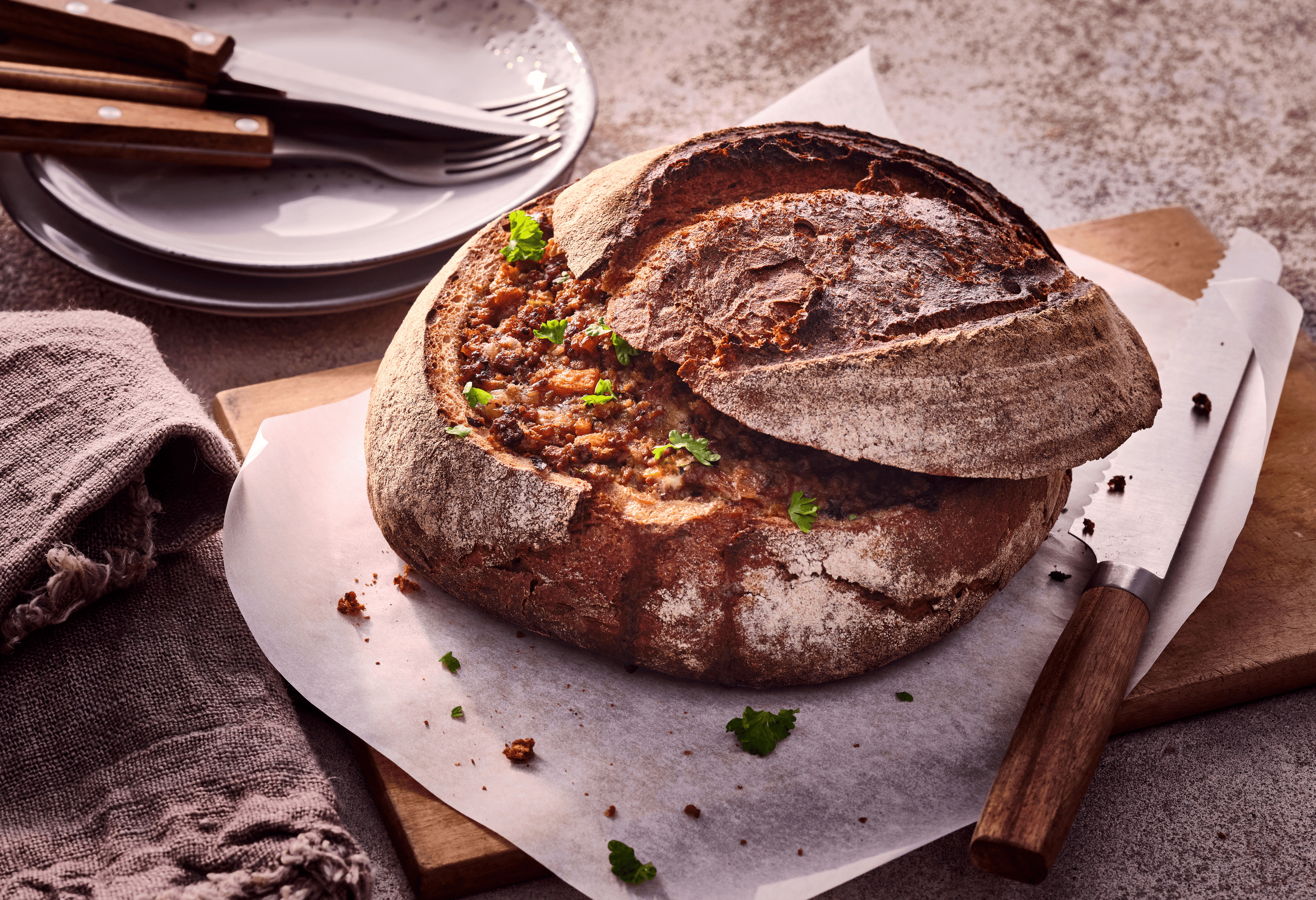 Gefülltes Brot mit Hackfleisch Rezept - REWE.de