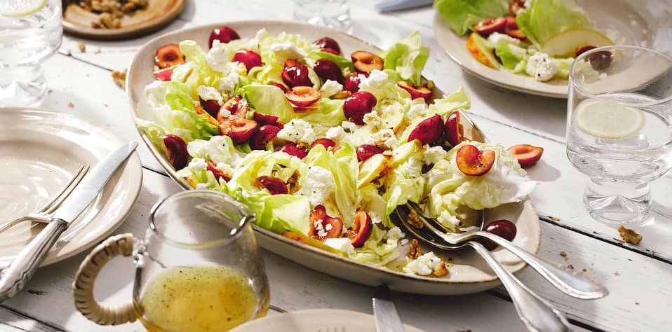 Salat mit Kirschen und Feta