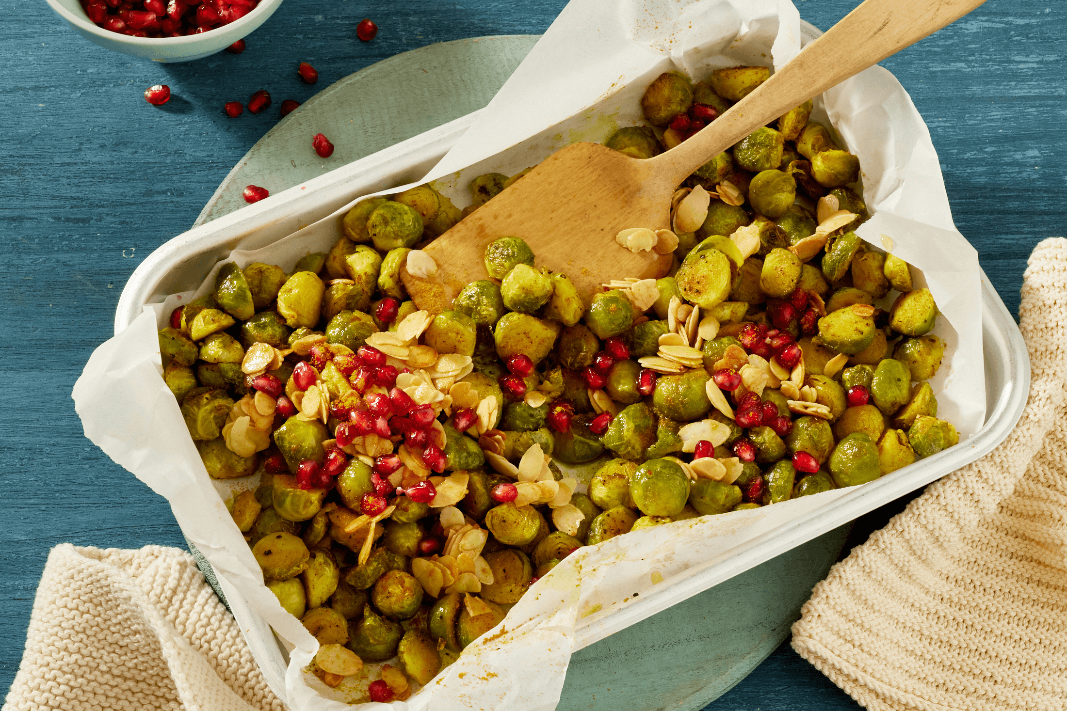 Gerösteter Rosenkohl mit Mandelblättchen Rezept - REWE.de