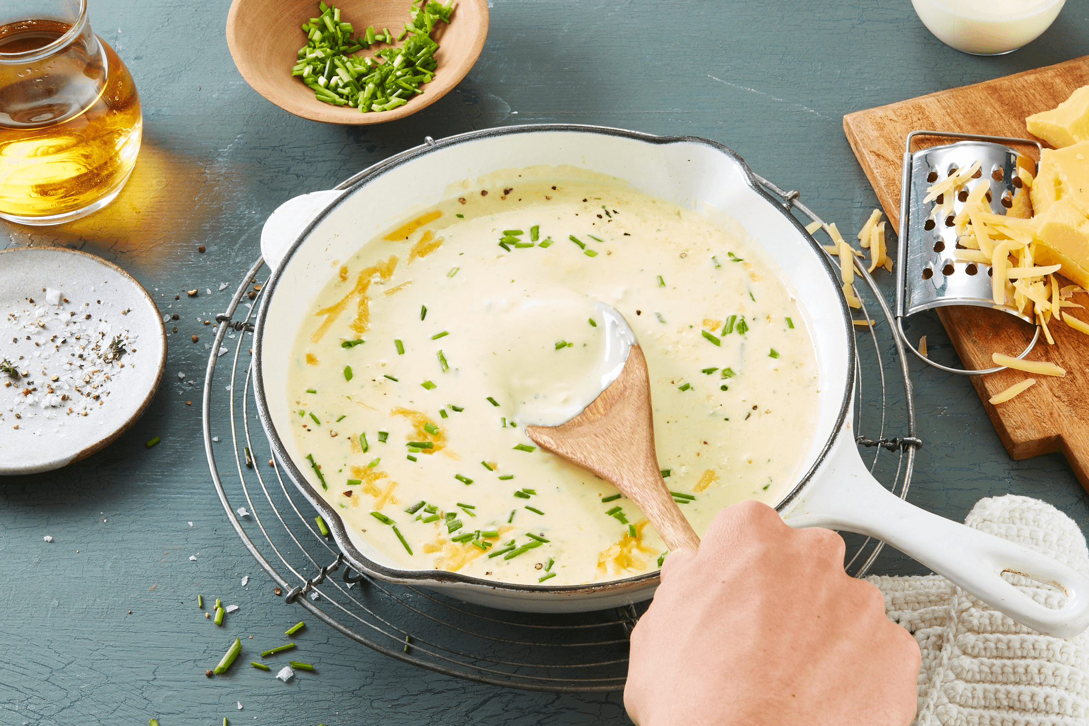 Käsesauce mit altem Gouda Rezept - REWE.de