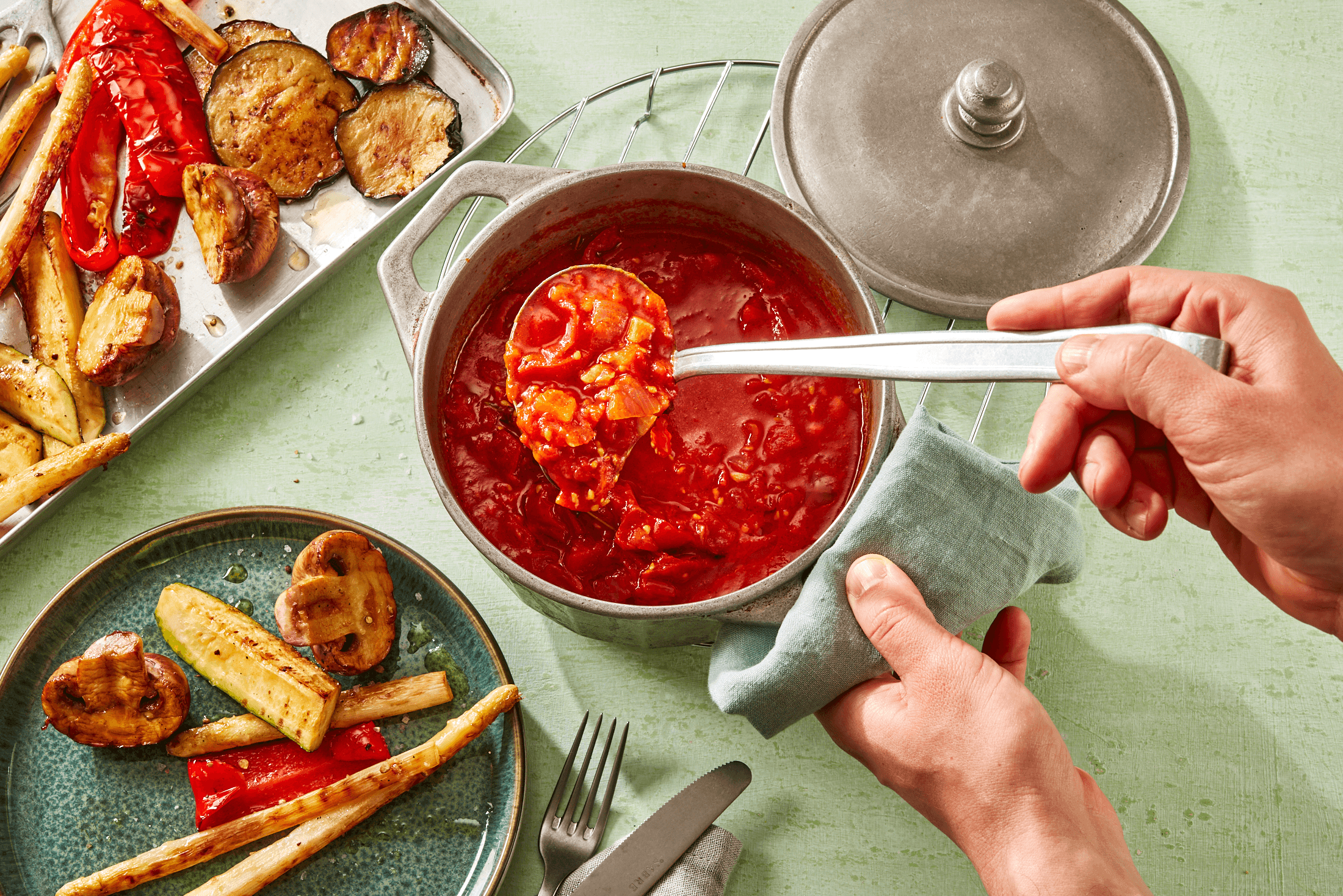 Klassische Tomatensoße mit Grillgemüse Rezept - REWE.de