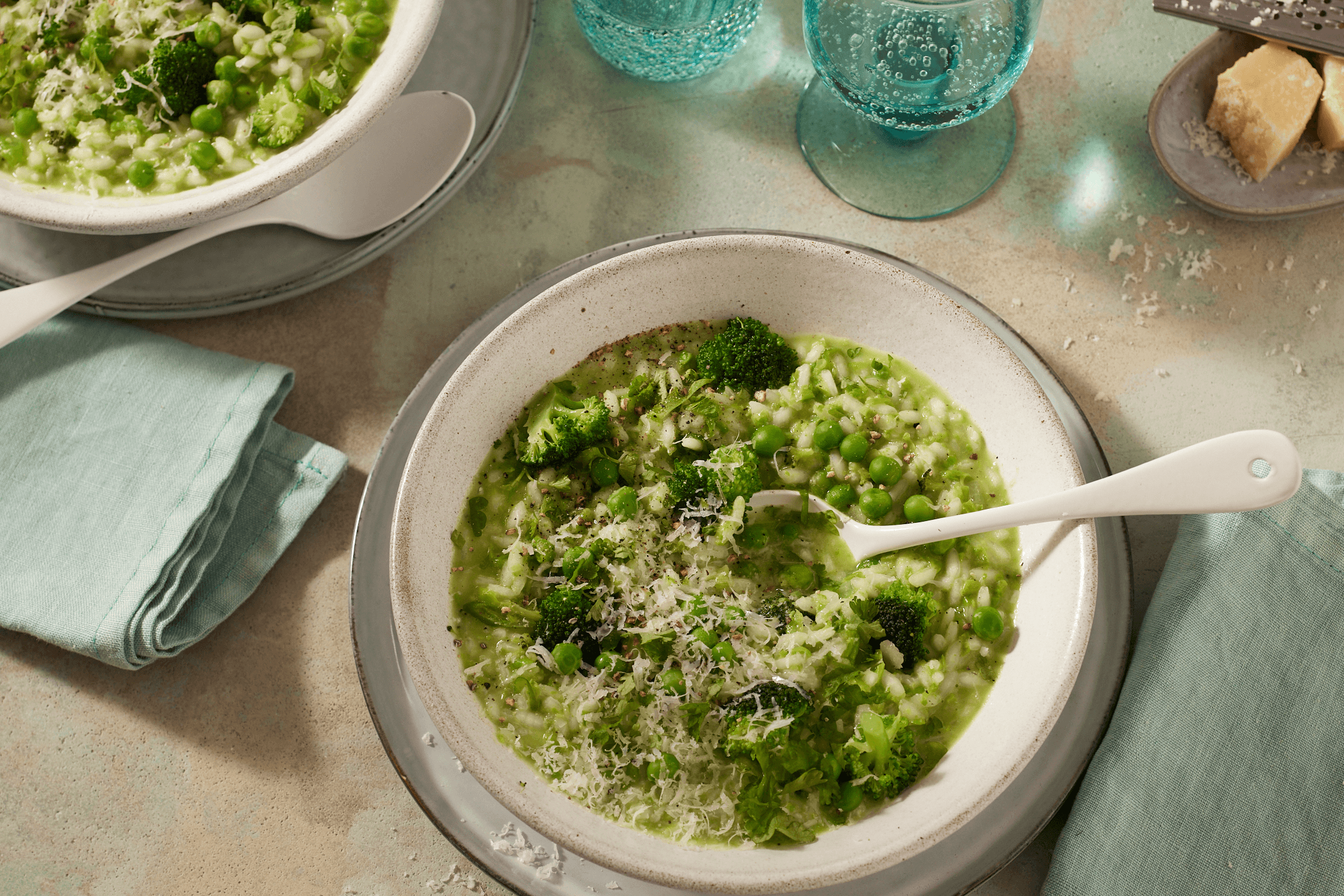 Frühlingsrisotto mit Brokkoli und Erbsen Rezept - REWE.de