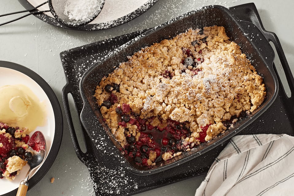 Beeren-Streusel-Auflauf mit Kokosnote