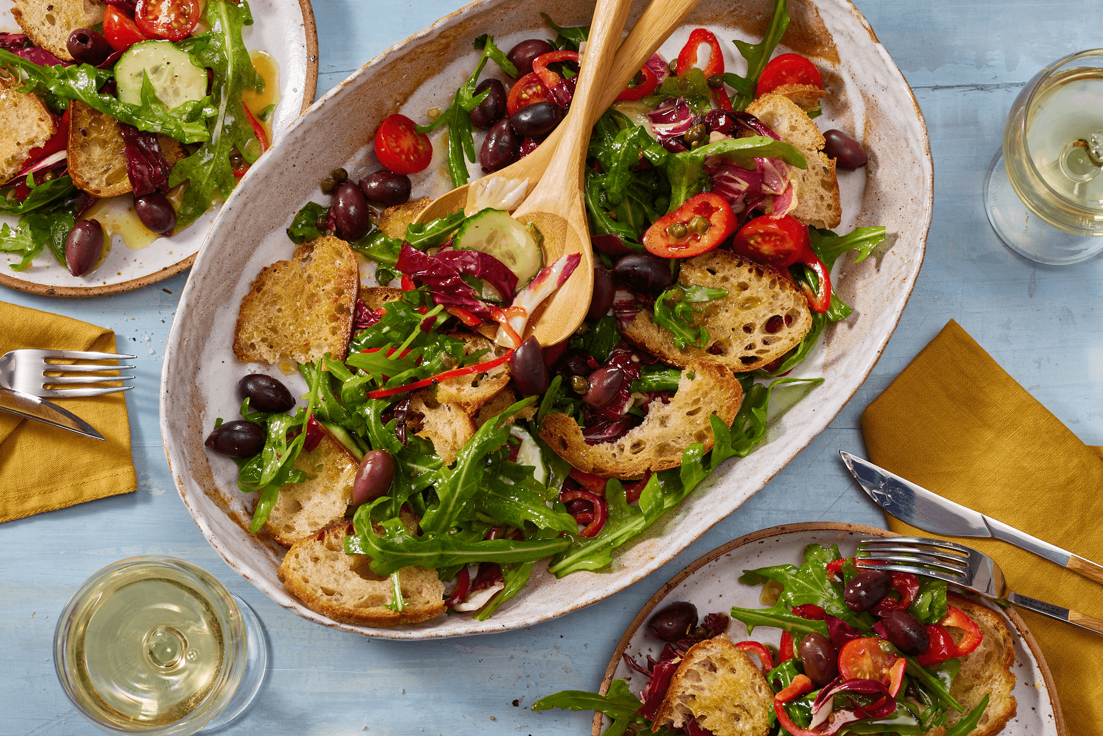 Gemischter Salat mit geröstetem Baguette Rezept - REWE.de