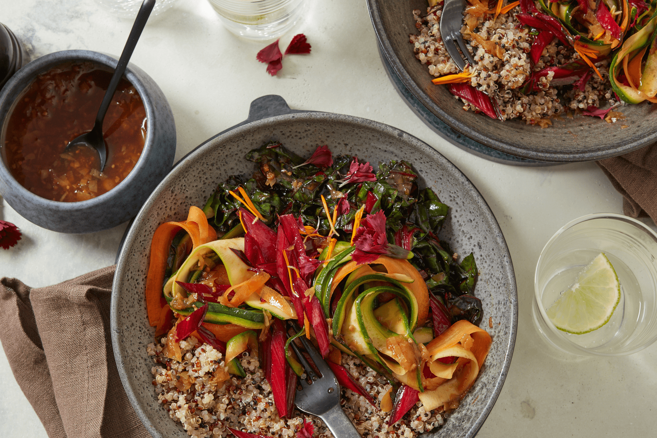 Bunte Teriyakibowl mit Mangold und Quinoa Rezept - REWE.de