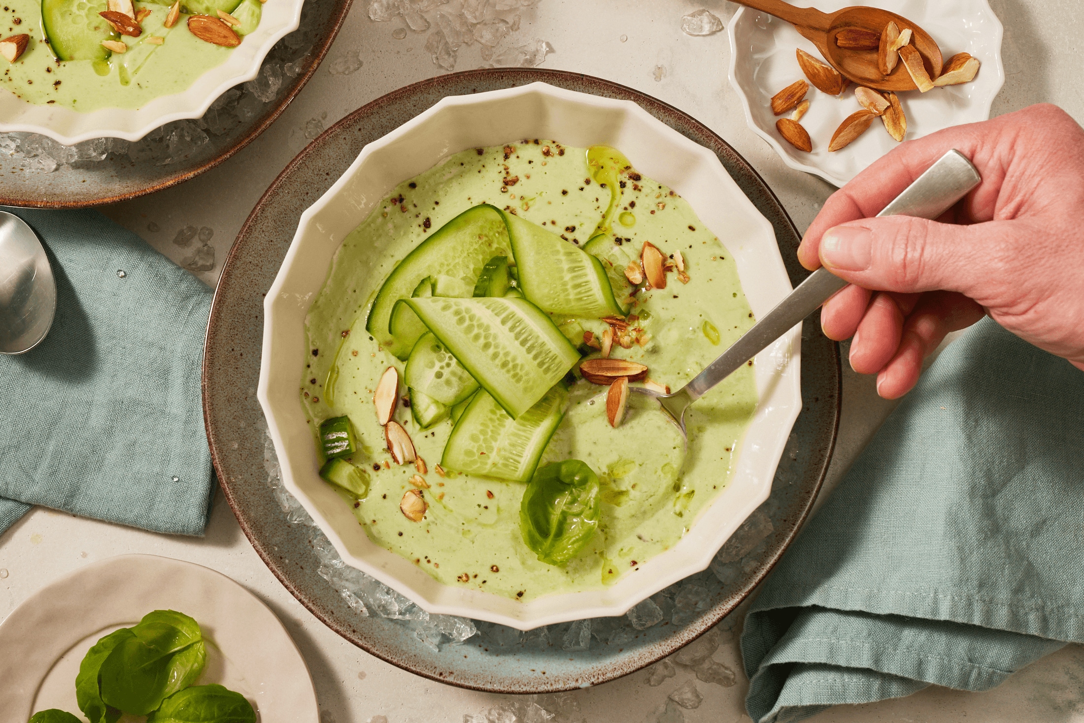 Geeiste Avocadocremesuppe Rezept - REWE.de