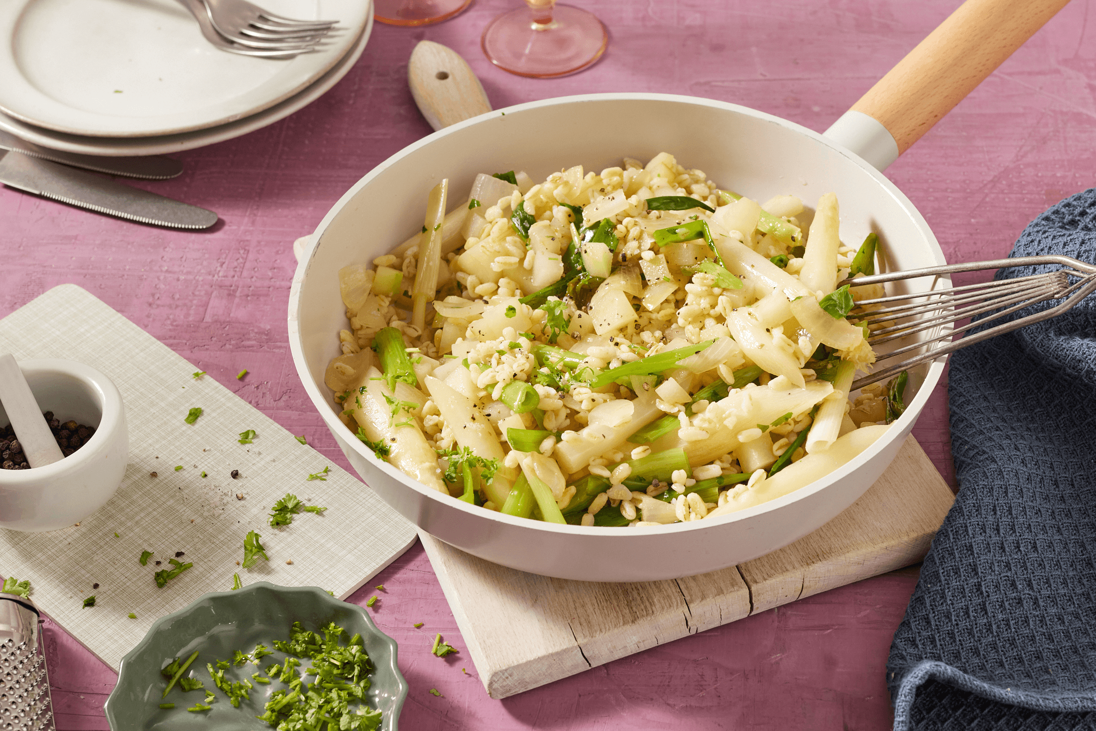 Eblypfanne mit Frühlingsgemüse Rezept - REWE.de