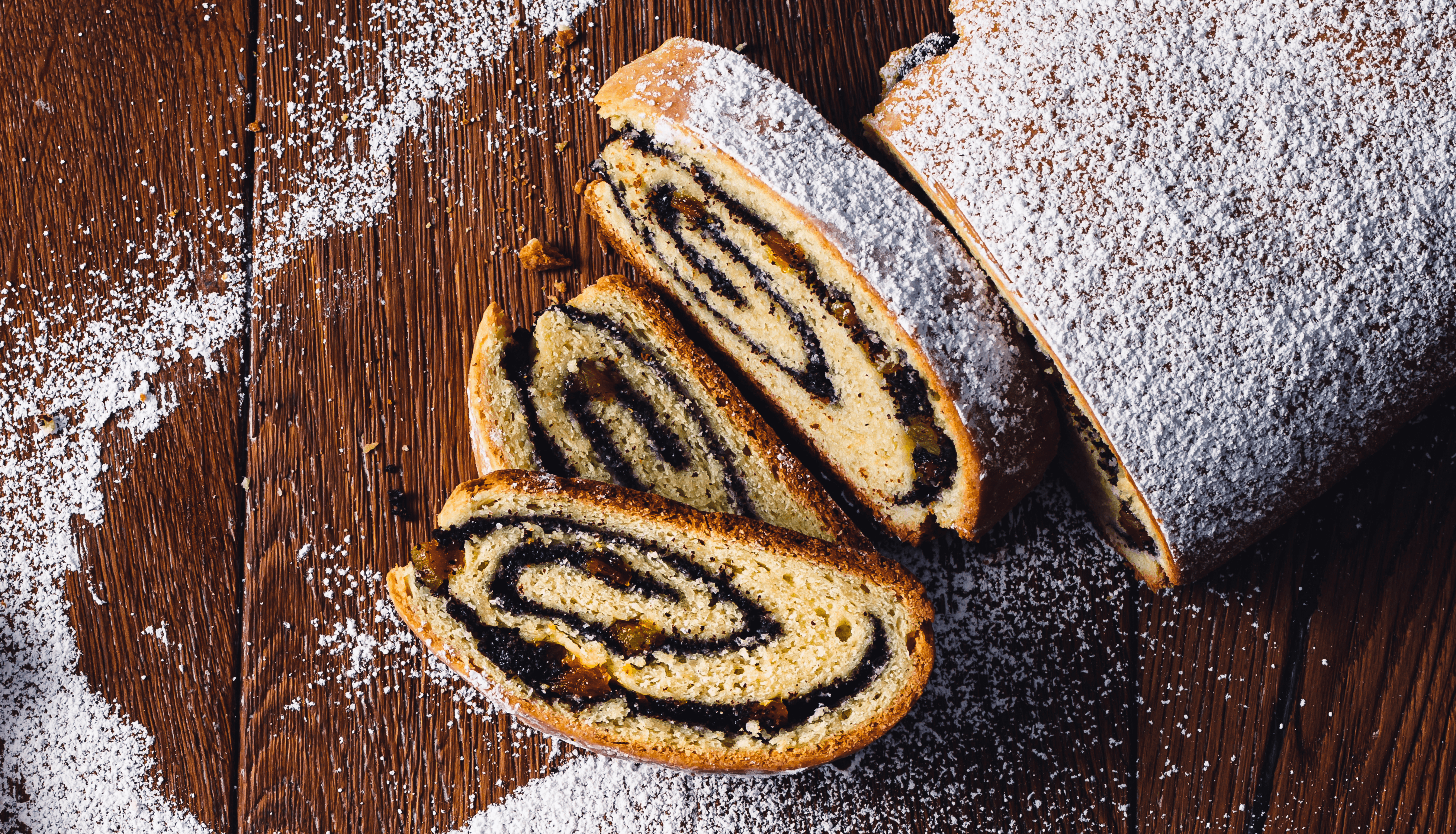 Stollen mit Mohn-Aprikosen-Füllung Rezept - REWE.de