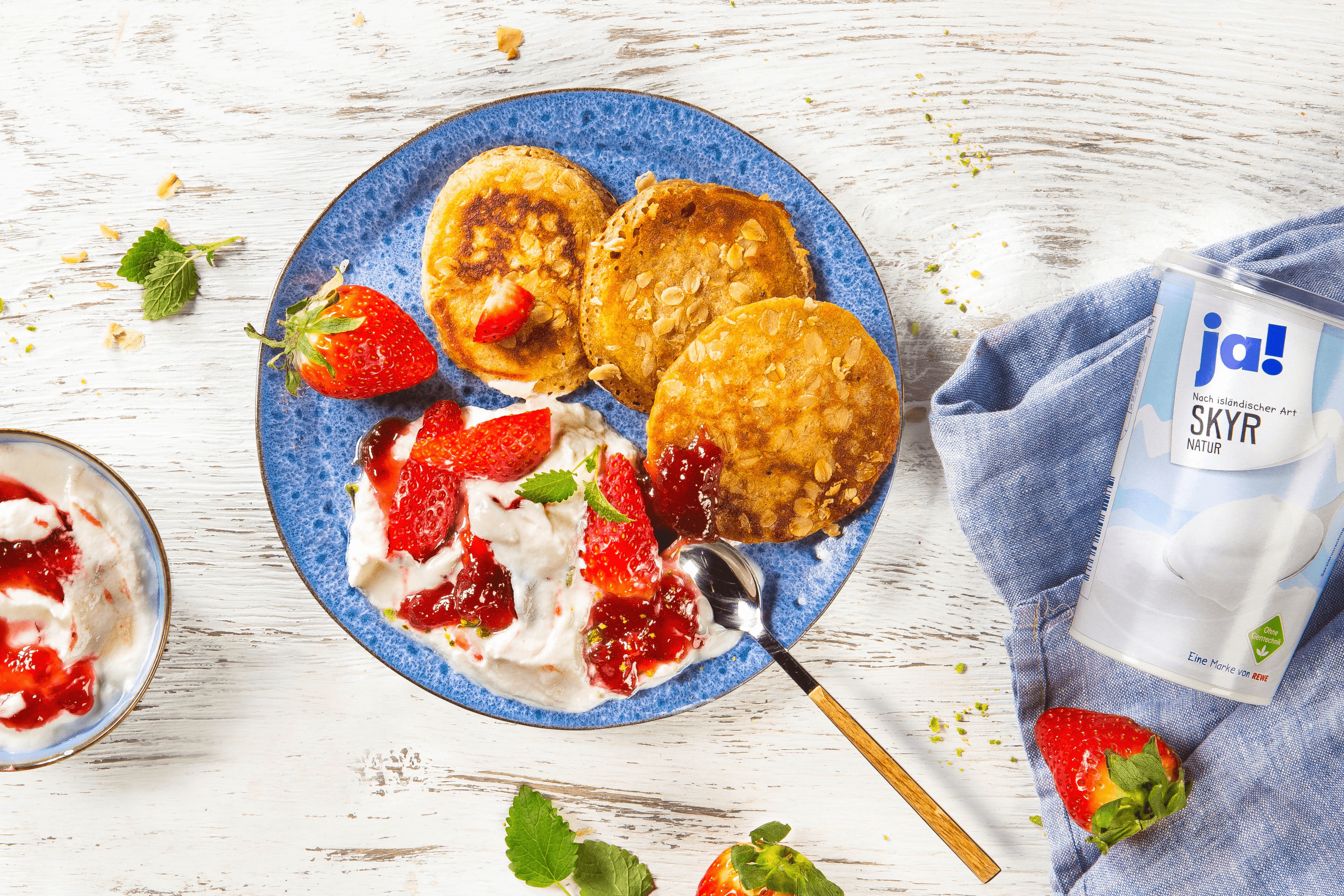 Haferflocken-Pancakes mit Erdbeer-Skyr