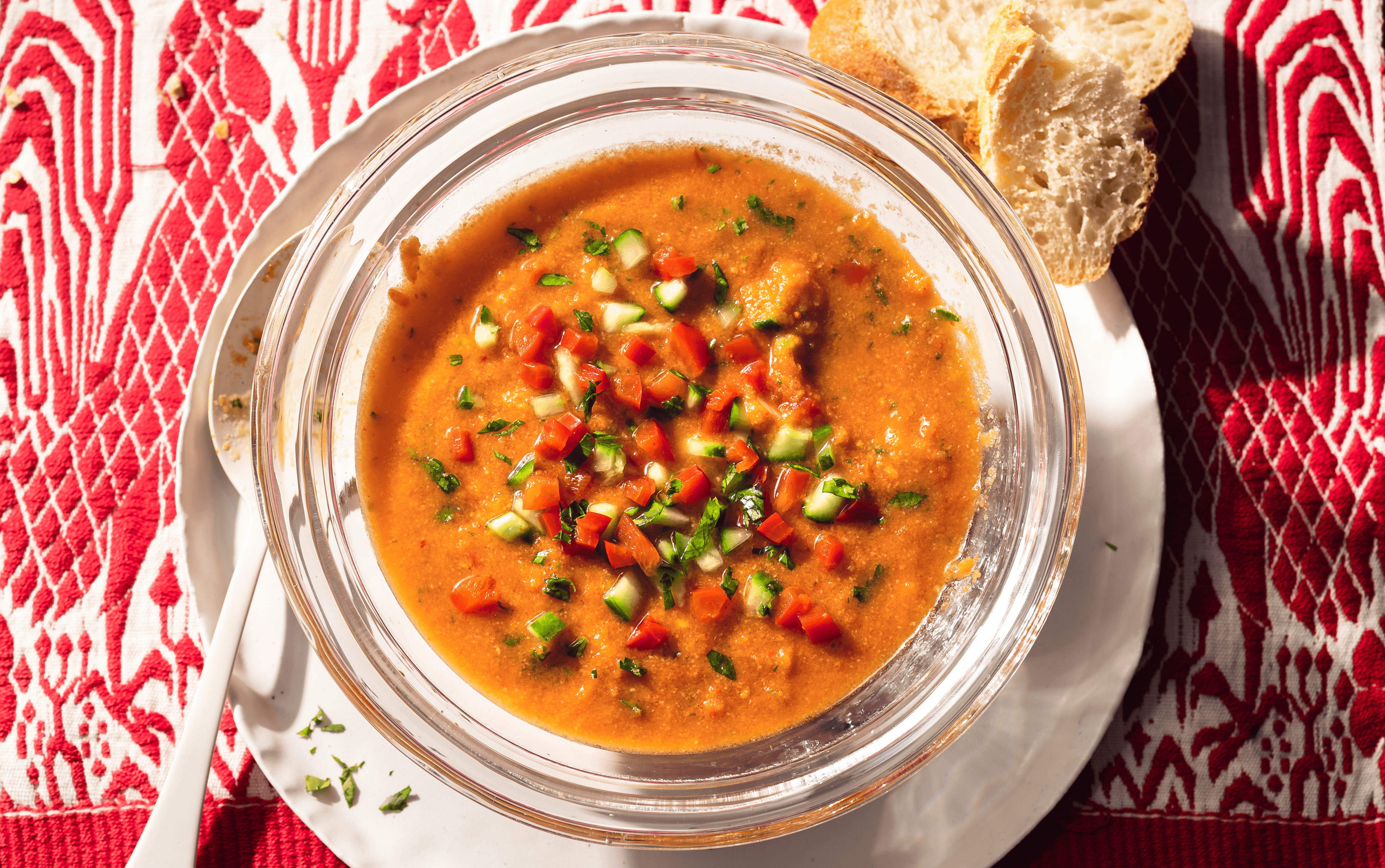 Gazpacho mit eingelegter Paprika Rezept - REWE.de