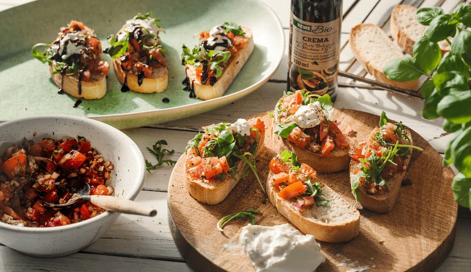 Bruschetta mit Rucola und Burrata