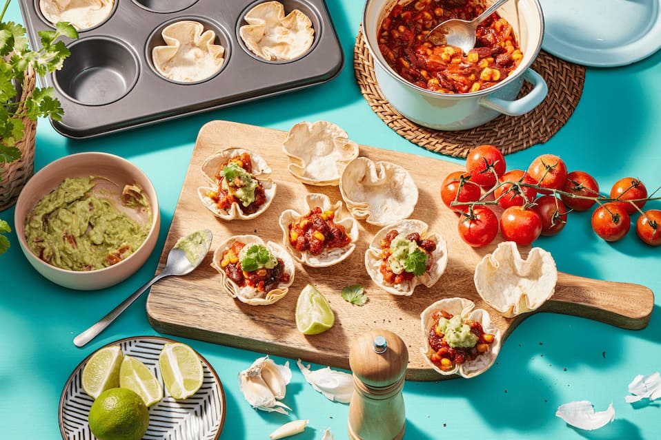 Wrap Cups mit Chili sin Carne und Guacamole